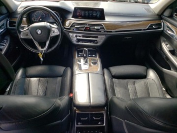 BMW Seria 7 G11-G12 2016 BMW Seria 7 750XI 2016 4.4l 4.4 Benzyna 445KM, zdjęcie 8