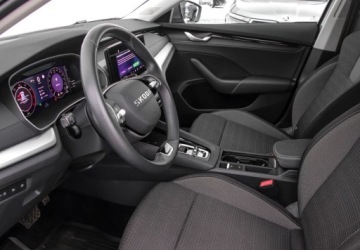 Skoda Octavia IV Liftback 1.5 TSI EVO 150KM 2024 Skoda Octavia 1.5 TSI mHEV, Podgrzewane fotele, Wnetrze Design Selection L, zdjęcie 10