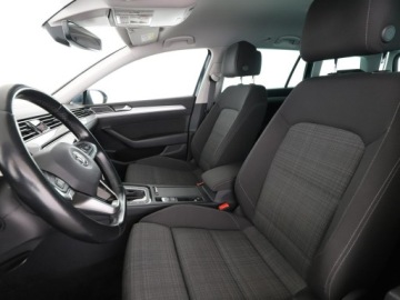 Volkswagen Passat B8 Variant Facelifting 1.5 TSI EVO 150KM 2020 Volkswagen Passat Business automat climatronic, zdjęcie 12