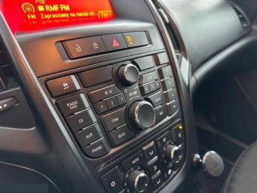 Opel Astra J Sports Tourer 1.7 CDTI ECOTEC 110KM 2011 Opel Astra 1.7 CDTI Caravan DPF Selection 110KM 2011r, zdjęcie 18