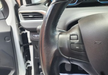 Peugeot 2008 I SUV Facelifting 1.2 PureTech 110KM 2016 Peugeot 2008 Panorama LED Nawigacja GetHelp 1.2 Benzyna 110KM, zdjęcie 18