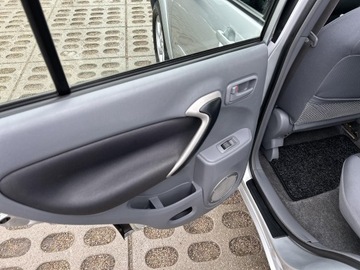 Toyota RAV4 II 2.0 i 16V 150KM 2001 Toyota RAV4 2.0 VVT-i 4x4 II (2000-2005) Toyota RA, zdjęcie 12