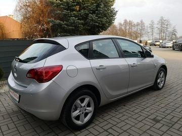 Opel Astra J Hatchback 5d 1.6 Twinport ECOTEC 115KM 2012 Opel Astra 1,6 16v 116KM Klima Isofix Tempomat, zdjęcie 4