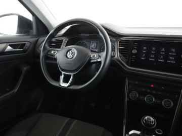 Volkswagen T-Roc I SUV 1.5 TSI ACT 150KM 2018 Volkswagen T-Roc Style 150KM navi PDC climatronic, zdjęcie 15