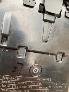8Y0819203B AUDI A3 8Y MŘÍŽKA VENTILACE OPĚRADLA SUPER STAV ORIGINÁLNÍ