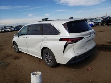 Toyota Sienna III 2021 Toyota Sienna 2021, 2.5L, 4x4, XLE, po gradobiciu 2.5 Hybryda 245KM, zdjęcie 1