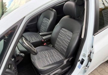 Kia Venga Mikrovan 1.4 DOHC CVVT 90KM 2015 Kia Venga 1.4 90KM Navi Panorama Kamera KEY Bezwypadkowy Dla wymagajacy, zdjęcie 23