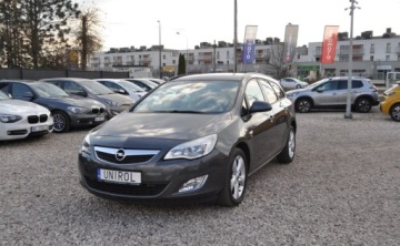 Opel Astra J Sports Tourer 1.4 Turbo ECOTEC 140KM 2012 Opel Astra 1.4 150 JAHRE Benzyna Tempomat Cz. parkowania Klimatyzacja 1.4, zdjęcie 1