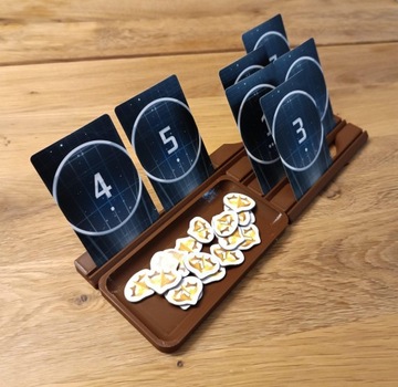 MagnifiStand - Podstawka na znaczniki z magnesami