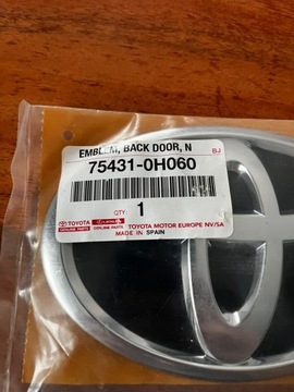 TOYOTA AYGO II 14-21 75431-0H060 NÁPIS ZNAKY ZNAK