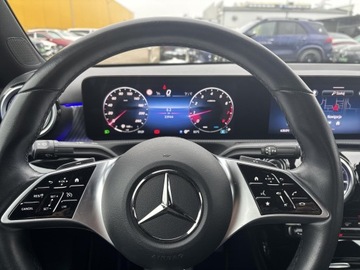 Mercedes Klasa A W177/V177 Hatchback Facelifting 1.3 200 163KM 2023 Mercedes-Benz A 200 Podgrzewana kierownica/ Ambien, zdjęcie 14