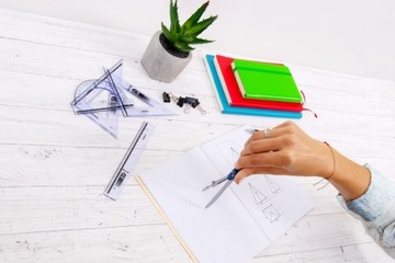 Набор геометрических квадратов, транспортир, линейка, 16 см.