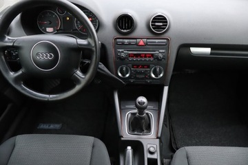Audi A3 8P Hatchback 3d 1.9 TDI 105KM 2004 Audi A3 1.9 TDI, Klima, Klimatronic,ALU, El. szyby, zdjęcie 11