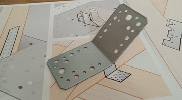 ОТКРЫТЫЙ УГОЛ 135° КРЕПЛЕННЫЙ СОЕДИНИТЕЛЬ 90x90x65 2,5MM KLR