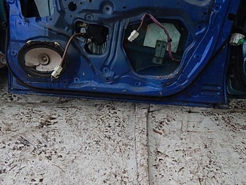 DVEŘE PŘEDNÍ PRAVÉ MAZDA PREMACY 99-05