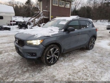 Volvo XC40 2021 Volvo XC 40 T5 R-Design 2021 2.0 Benzyna 248KM, zdjęcie 1