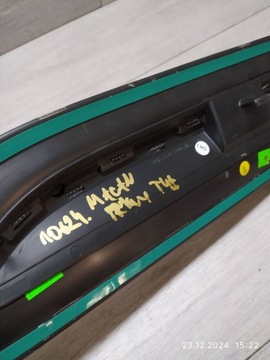 10624. MACAN LIŠTA DVEŘE PRAVÝ ZADNÍ 95B839890