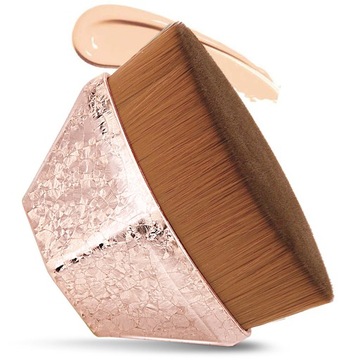 ОДИНАРНАЯ ЩЕТКА для тонального крема, очень плотная и мягкая.