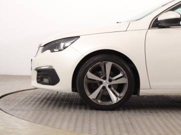 Peugeot 308 II SW Facelifting 1.2 PureTech 130KM 2018 Peugeot 308 1.2 PureTech, Salon Polska, Skóra, zdjęcie 14