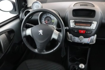 Peugeot 107 Hatchback 5d Facelifting 2012 1.0 VTI 68KM 2012 Peugeot 107 1.0, Salon Polska, Klima, zdjęcie 6