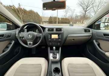 Volkswagen Jetta VI Sedan 1.4 TSI 122KM 2012 Volkswagen Jetta Volkswagen Jetta 1.4 TSI Highline Perfectline DSG 1.4, zdjęcie 17