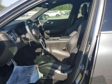 Volvo XC60 II 2018 Volvo XC 60 2.0 benzyna 254KM wersja R-DESIGN , mala szkoda 2.0 Benzyna, zdjęcie 4