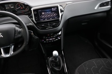 Peugeot 2008 I SUV Facelifting 1.2 PureTech 110KM 2019 Peugeot 2008 1.2 PureTech, Salon Polska, zdjęcie 7