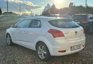 Kia Ceed I Hatchback 5d Facelifting 1.6 CRDi VGT 115KM 2011 Kia Ceed 2011 r. 1.6 Diesel 116KM, zdjęcie 3