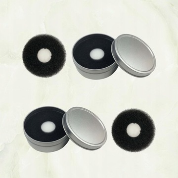 Набор кистей и спонжей для снятия макияжа.