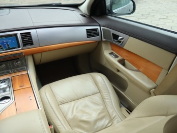 Jaguar XF I Sedan 2.7 BiTurbo D 207KM 2008 Jaguar XF 2.7 D, 203 KM, Automat, Navi, Xenon, zdjęcie 7