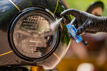 Препарат Muc-Off для очистки козырьков и линз шлемов, очков и мотоциклов.