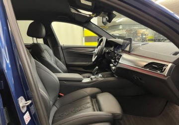 BMW Seria 5 G30-G31 Touring Facelifting 3.0 530d 286KM 2022 BMW Seria 5 530d xDrive, M Pakiet, Hak, Gwarancja, Faktura 23, Bezwypadkowy, zdjęcie 38