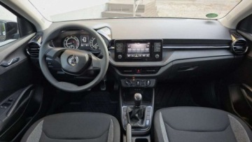 Skoda Fabia IV 2023 Skoda Fabia 1,0 benzyna 65 KM klima Full LED zarejestrowany 7 tys km 65KM, zdjęcie 17