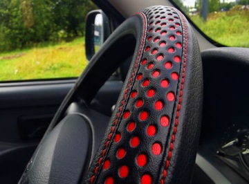 Pokrowiec na kierownice Czarno Czerwony nakładka skóra 37-39 cm POK-R CZERW