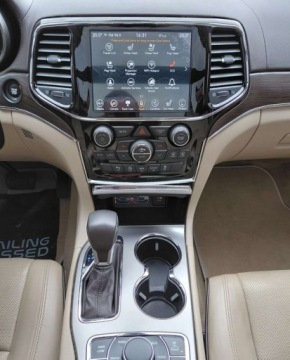 Jeep Grand Cherokee IV Terenowy Facelifting 2016 3.6 286KM 2019 Jeep Grand Cherokee Jeep Grand Cherokee OVERLAND Panorama Grzane i wenty, zdjęcie 17