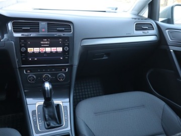 Volkswagen Golf VIII Variant 1.5 eTSI 150KM 2020 VW Golf 1.5 TSI, Salon Polska, Serwis ASO, zdjęcie 7