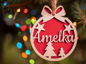 Деревянная безделушка с именем для ёлки.