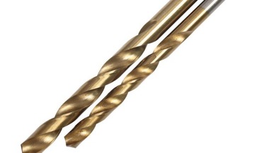 Набор из 50 сверл с прямым хвостовиком из стали с титановым покрытием.