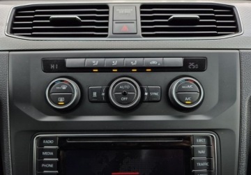 Volkswagen Caddy IV Kombi Maxi 2.0 TDI SCR BlueMotion Technology 150KM 2016 Volkswagen Caddy SalonPL Comfortline 2.0TDI 150KM DSG Hak WEBASTO Kamera A, zdjęcie 23