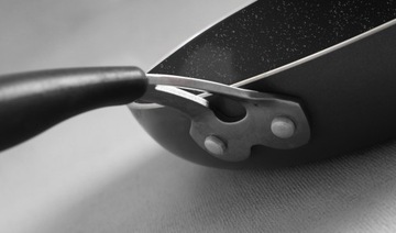 АЛЮМИНИЕВАЯ СКОВОРОДА С ТЕФЛОНОВЫМ ПОКРЫТИЕМ диам. 20 см