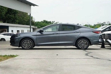  JAC J7 Plus 1.5T CVT Sedan 136KM 2025, zdjęcie 3