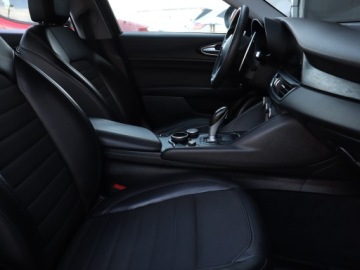 Alfa Romeo Giulia II Sedan 2.0 Turbo 200KM 2016 Alfa Romeo Giulia 2.0 Turbo, Salon Polska, zdjęcie 8