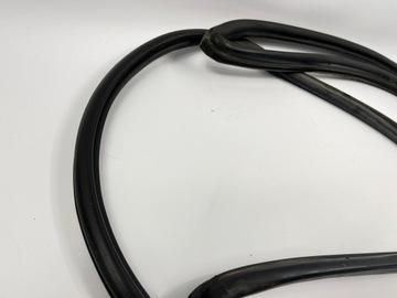 USZCZELKA TYLNEJ KLAPY POKRYWY BAGAŻNIKA MERCEDES W124 KOMBI S124