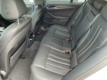 BMW Seria 5 G30-G31 Touring Facelifting 3.0 530d 286KM 2021 BMW 530 BMW 530d xdrive 286KM, zdjęcie 14
