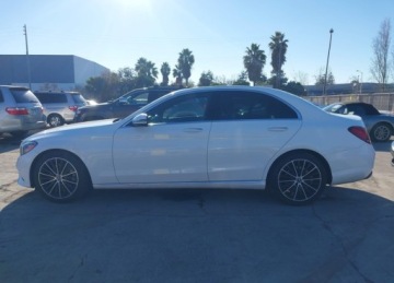 Mercedes Klasa C W206 Limuzyna 2.0 300 258KM 2021 Mercedes-Benz Klasa C MERCEDES-BENZ C 300 SEDAN 2.0 Benzyna 259KM, zdjęcie 5