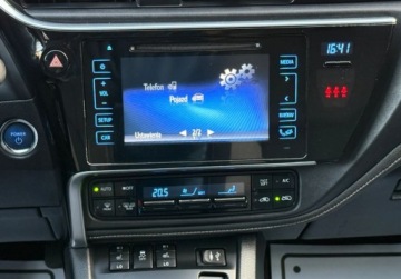 Toyota Auris II Touring Sports Facelifting 1.8 Hybrid 136KM 2016 Toyota Auris salon Polska, Podgrzewane fotele, Kamera 1.8 Hybryda 136KM, zdjęcie 6