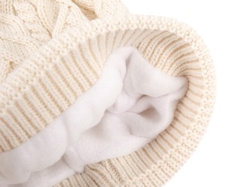 ЖЕНСКАЯ ЗИМНЯЯ ШАПКА, ШАРФ, СЕНСОРНЫЕ ПЕРЧАТКИ