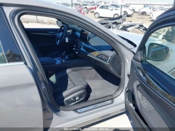 BMW Seria 5 G30-G31 2022 BMW Seria 5 530E, 2022r., 2.0L, zdjęcie 10