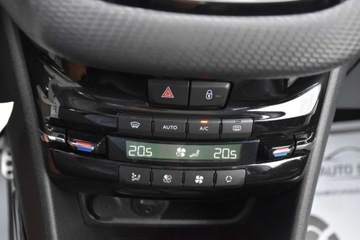 Peugeot 2008 I SUV Facelifting 1.2 PureTech 110KM 2018 Peugeot 2008 NaviKamera SkoraAlcantara Ambiente Led Panorama Klimatronic, zdjęcie 18