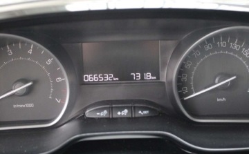 Peugeot 2008 I SUV Facelifting 1.2 PureTech 82KM 2018 Peugeot 2008 Kupuj Taniej 1.2 Benzyna 82KM, zdjęcie 7